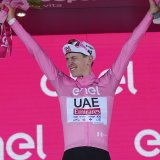 Un nouveau maillot rose pour Pogacar KEYSTONE/AP/Gian Mattia D'Alberto